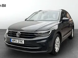 Grå Begagnad 2022 VW Tiguan Life SUV | 289 900 kr (Marknadspris)