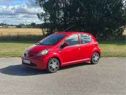 Röd Begagnad 2006 Toyota Aygo Halvkombi | 30 000 kr (Marknadspris)