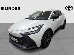 Vit Begagnad 2023 Toyota C-HR Style SUV | 389 900 kr (Marknadspris)