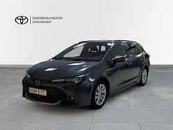 Mörkgrå Begagnad 2024 Toyota Corolla Active Kombi | 289 900 kr (Marknadspris)