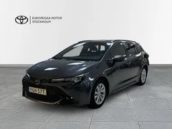 Mörkgrå Begagnad 2024 Toyota Corolla Active Kombi | 299 900 kr (Marknadspris)