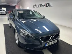 Mörkblå Begagnad 2016 Volvo V40 Kombi | 164 900 kr (Marknadspris)