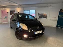 Svart Begagnad 2005 Toyota Yaris Halvkombi | 39 900 kr (Lite dyr)