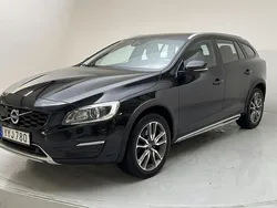 Svart Begagnad 2018 Volvo V60 CC Standard Kombi | 172 000 kr (Lite dyr)