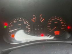 Grå Begagnad 2002 Renault Clio II Authentique Halvkombi | 13 000 kr (Bra pris)