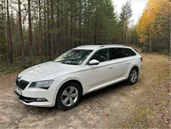 Vit Begagnad 2017 Skoda Superb Business Line Kombi | 139 000 kr (Superpris)