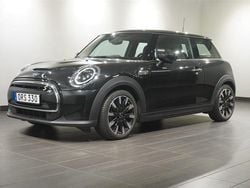 Svart Begagnad 2022 Mini Cooper Essential Halvkombi | 219 500 kr (Marknadspris)