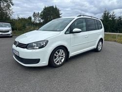 Vit Begagnad 2015 VW Touran Minibuss | 49 900 kr (Bra pris)