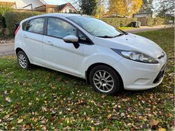 Vit Begagnad 2009 Ford Fiesta Trend Halvkombi | 23 000 kr (Marknadspris)