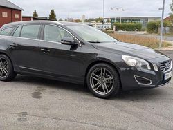 Grå Begagnad 2012 Volvo V60 Summum Kombi | 74 900 kr (Marknadspris)