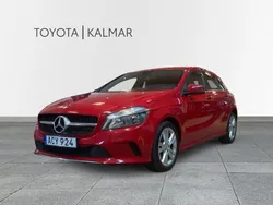 Röd Begagnad 2017 Mercedes A180 Halvkombi | 159 900 kr (Marknadspris)