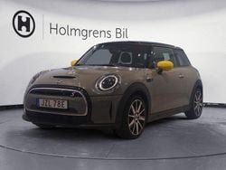 Grå (moonwalk grey met) Begagnad 2022 Mini Cooper Essential Halvkombi | 204 800 kr (Bra pris)