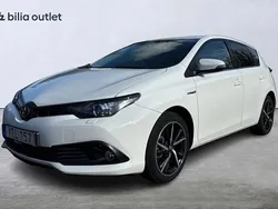 Vit Begagnad 2018 Toyota Auris Hybrid Comfort Halvkombi | 189 900 kr (Marknadspris)