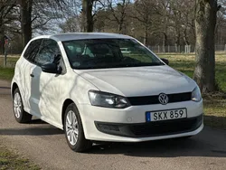 Vit Begagnad 2011 VW Polo Halvkombi | 54 900 kr (Marknadspris)