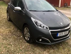 Grå Begagnad 2017 Peugeot 208 Halvkombi | 59 000 kr