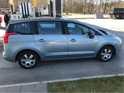 Blå Begagnad 2009 Peugeot 5008 Minibuss | 40 000 kr (Marknadspris)