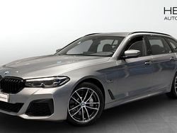 Grå (grey) Begagnad 2023 BMW 530e M Sport Kombi | 438 700 kr (Marknadspris)