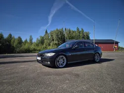 Svart Begagnad 2005 BMW 330 Sedan | 70 000 kr (Marknadspris)