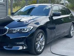 Svart Begagnad 2021 BMW 330e Sport Line Kombi | 264 500 kr (Superpris)