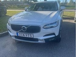 Vit Begagnad 2018 Volvo V90 CC Momentum Kombi | 250 000 kr (Superpris)