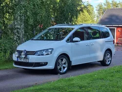 Grå Begagnad 2015 VW Sharan Minibuss | 125 000 kr (Superpris)