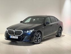 Svart Ny 2025 BMW 530e Comfort Edition Sedan | 659 000 kr (Superpris)