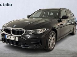 Black sapphire metallic Begagnad 2022 BMW 330 Sport Line Kombi | 259 900 kr (Marknadspris)