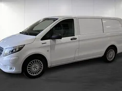 Vit (white) Begagnad 2022 Mercedes e-Vito Minibuss | 374 875 kr