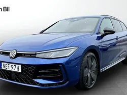 Blå Ny 2025 VW Passat Edition Kombi | 565 100 kr (Marknadspris)
