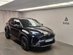 Svart Begagnad 2022 Toyota Yaris Cross SUV | 269 000 kr (Marknadspris)