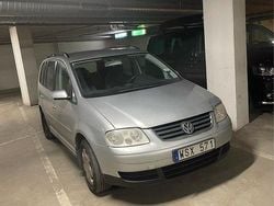 Silver Begagnad 2006 VW Touran Trendline Minibuss | 23 000 kr (Bra pris)