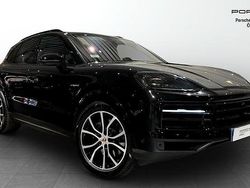Svart Begagnad 2025 Porsche Cayenne SUV | 1 215 000 kr (Marknadspris)