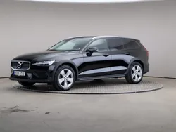 Svart Begagnad 2020 Volvo V60 CC Momentum Kombi | 289 000 kr (Marknadspris)