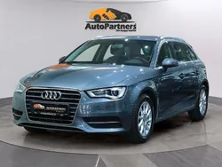 Grå Begagnad 2015 Audi A3 Sportback Attraction Halvkombi | 148 900 kr (Marknadspris)