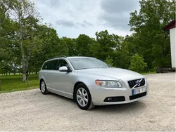 Grå Begagnad 2012 Volvo V70 Momentum Kombi | 99 000 kr (Marknadspris)