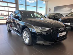 Svart Ny 2025 Audi A3 Sportback Advanced Halvkombi | 355 700 kr (Lite dyr)