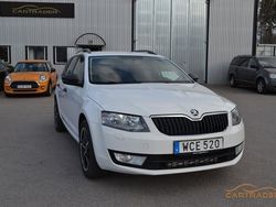 Vit Begagnad 2015 Skoda Octavia Kombi | 63 900 kr (Marknadspris)