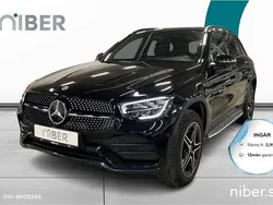 Svart Begagnad 2021 Mercedes GLC300 AMG SUV | 479 900 kr