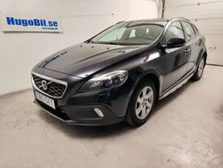 Mörkblå (blå) Begagnad 2016 Volvo V40 CC Momentum Kombi | 179 500 kr (Marknadspris)