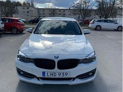 Vit Begagnad 2017 BMW 320 Gran Turismo Sport Line Halvkombi | 189 000 kr (Bra pris)