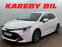 Vit Begagnad 2022 Toyota Corolla Hybrid Style Halvkombi | 223 800 kr (Bra pris)