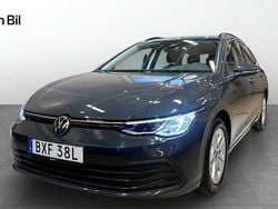 Grå Begagnad 2023 VW Golf VIII Kombi | 269 900 kr (Marknadspris)