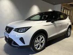 Vit (candy white midnight blac) Ny 2025 Seat Arona FR SUV | 327 900 kr