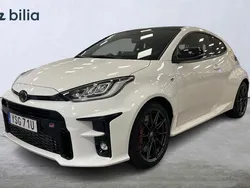 Vit Begagnad 2021 Toyota Yaris Halvkombi | 414 900 kr (Marknadspris)