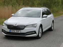 Vit Begagnad 2019 Skoda Superb Business Line Kombi | 188 000 kr (Marknadspris)