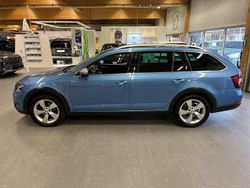 Blå Begagnad 2017 Skoda Octavia Scout Kombi | 157 900 kr (Marknadspris)