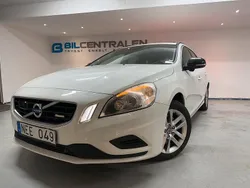 Vit Begagnad 2012 Volvo V60 R-Design Kombi | 124 900 kr (Dyr)