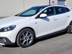 Vit Begagnad 2015 Volvo V40 CC Ocean Race Kombi | 139 000 kr (Marknadspris)