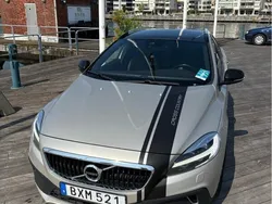 Brun Begagnad 2017 Volvo V40 CC Momentum Kombi | 155 000 kr (Marknadspris)