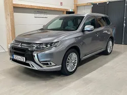 Grå Begagnad 2019 Mitsubishi Outlander P-HEV SUV | 234 900 kr (Marknadspris)